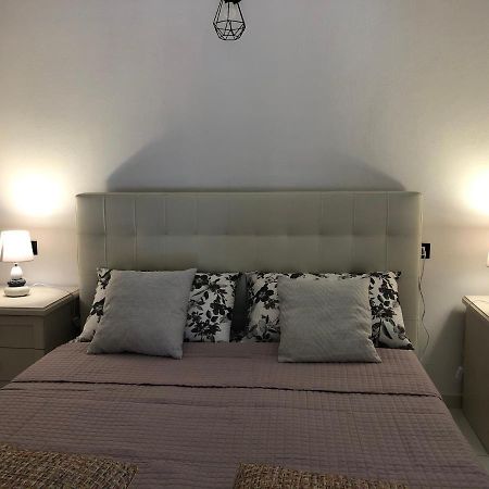 Elegante Monolocale Al Centro Del Paese Lejlighed Teulada Eksteriør billede